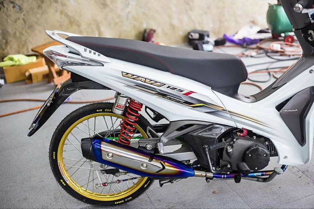 Wave 125 do man lot xac dep nhu Ngoc Trinh cua dan choi Thai - 7