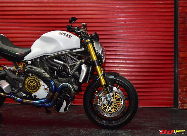 Ducati Monster 1200S do loi cuon trong than hinh trang treo - 4
