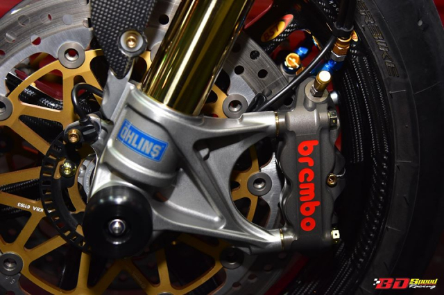 Ducati Monster 1200S do loi cuon trong than hinh trang treo - 13