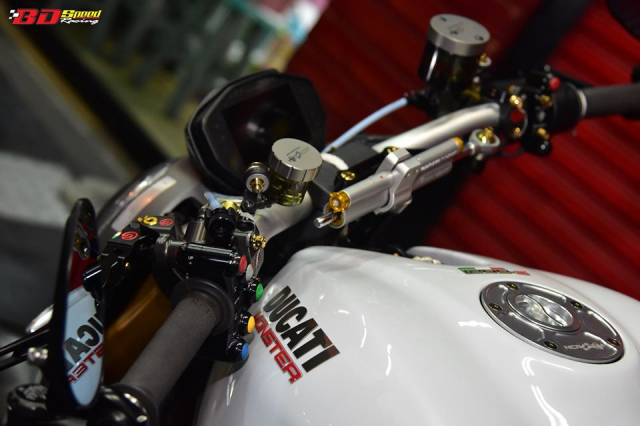 Ducati Monster 1200S do loi cuon trong than hinh trang treo - 8