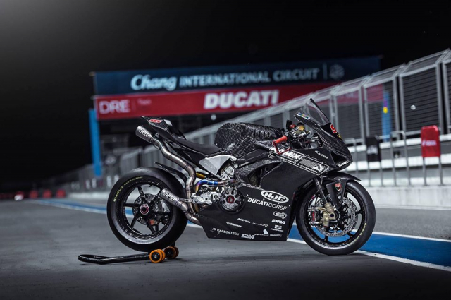 Ducati Panigale V4 do day gay can voi dien mao Full Carbon - 7