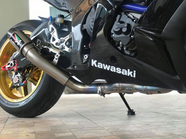 Kawasaki Ninja ZX10R hut hon voi dien mao moi cuc chat