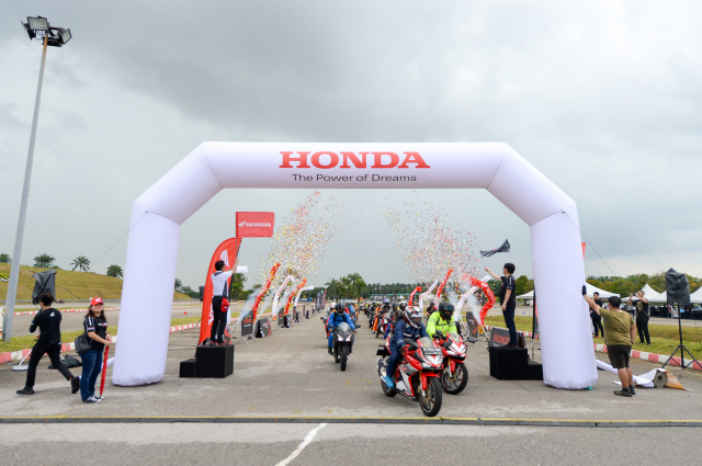 Xuyen suot hanh trinh chay xe mo to xem MotoGP tai Malaysia cung Honda Asian Journey 2019 - 27