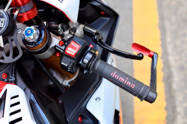 Yamaha r1 độ đặc sắc với loạt trang bị full option màu đỏ - 4