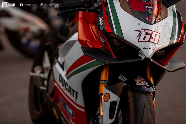 Ducati Paingale V4 S do an tuong voi phong cach cua Nicky Hayden