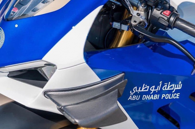 Ducati Panigale V4 R duoc trang bi danh cho luc luong canh sat Abu Dhabi - 4