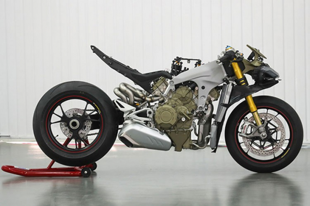 Ducati Panigale V4 R duoc trang bi danh cho luc luong canh sat Abu Dhabi - 7