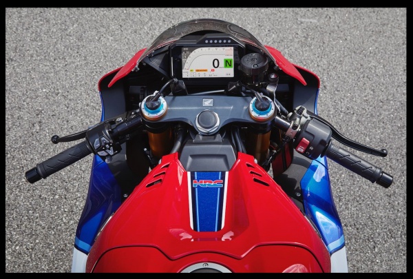 So sanh 4 mau Superbike 1000cc 2019 Ai se xung dang la King of Sport the he moi - 5