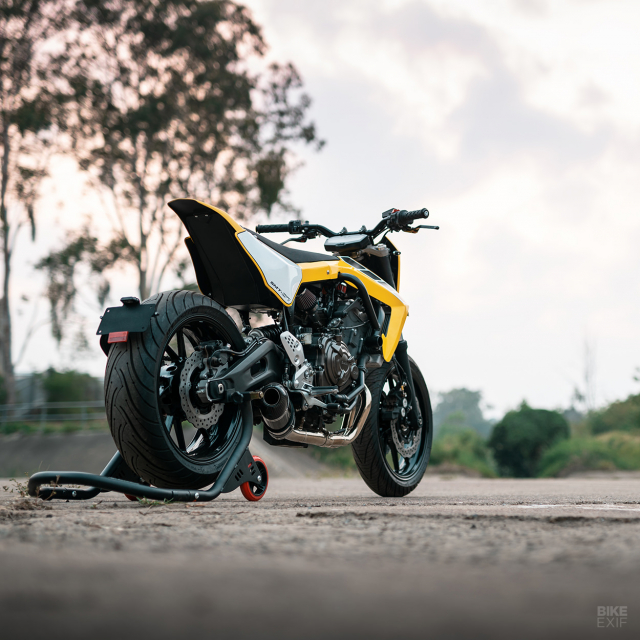 Yamaha MT07 thay hinh lot xac voi phong cach Supermoto tu Queensland - 11