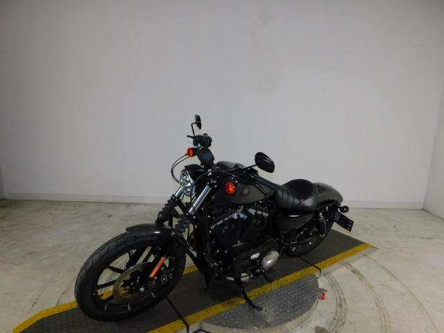 Harley Davidson Sportster Iron 883 XL883N 2019 - 4