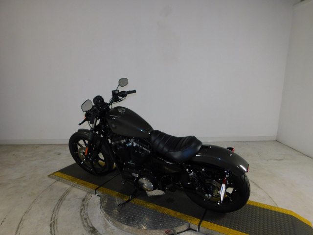 Harley Davidson Sportster Iron 883 XL883N 2019 - 6