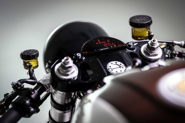 Ducati Monster S4 do phong cach vuot thoi gian - 7