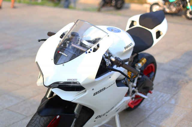Ban be Ducati Panigale 899 trang muot ngoc trinh - 4