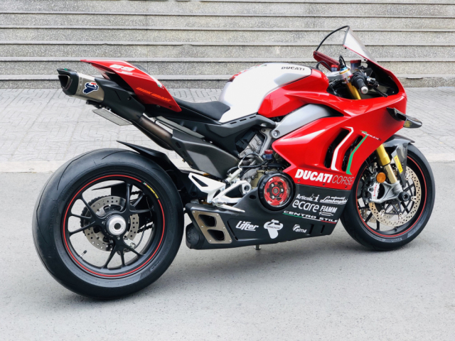 Ducati v4s up v4r - 8