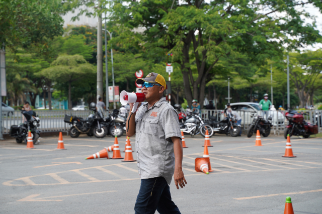 Anh em choi xe HarleyDavidson hoi tu dong dao trong ngay tap huan ky nang lai xe an toan - 11