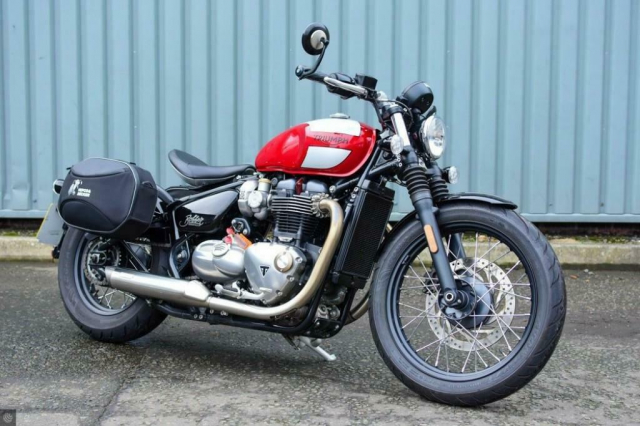 Can ban TRIUMPH BOBBER WITH VANCE HINES EXHAUSTS AND LUGAGE 2017