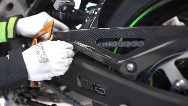 Video Kawasaki Ninja ZX25R duoc do theo phong cach duong dua - 6