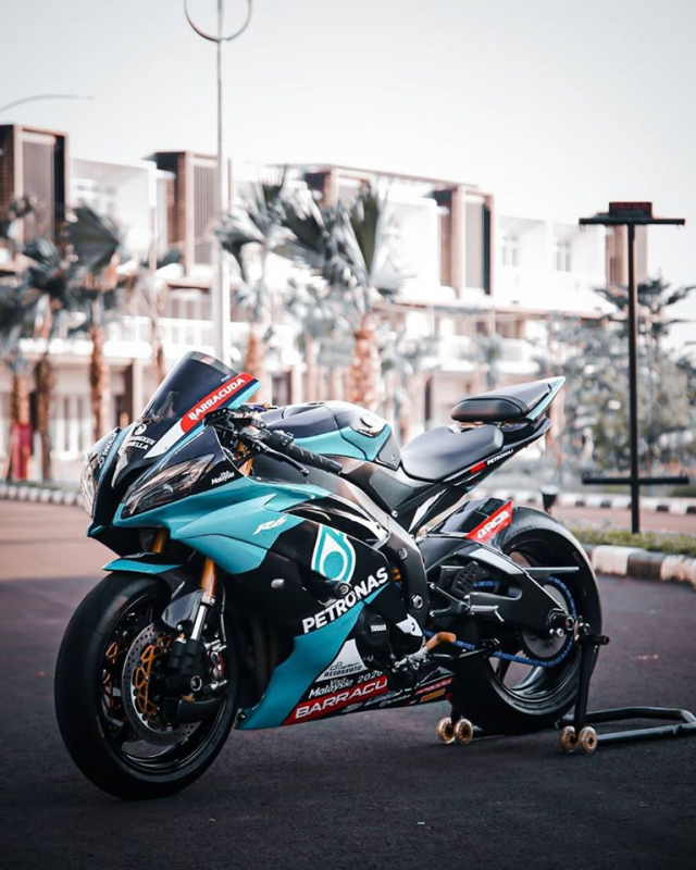 Yamaha R6 thoat xac ngoan muc trong dien mao Petronas - 6