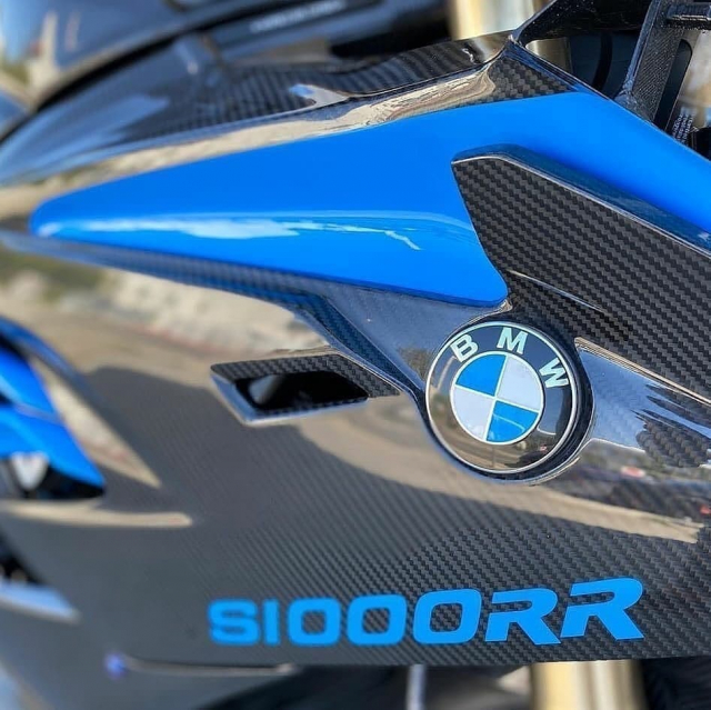 BMW S1000RR 2019 choi lon khi trang bi full Carbon - 5