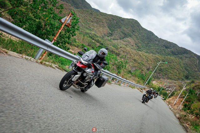 Toan canh hanh trinh Triple The Ride day y nghia cung anh em Triumph - 16
