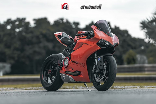 Ducati Panigale 899 cuon hut voi nang cap dan chan Superbike