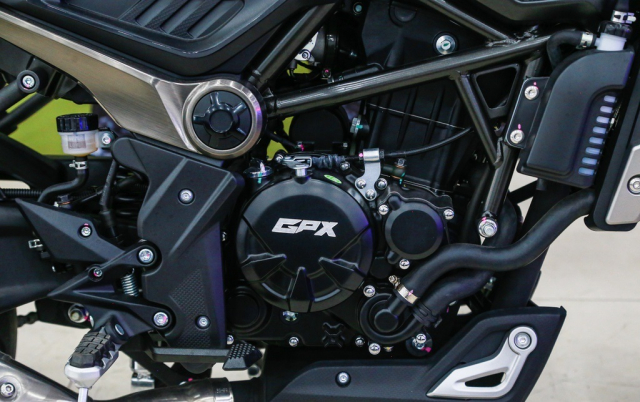 GPX MAD 300 ra mat tai Viet Nam voi gia cao hon R15 V3 chi 5 trieu - 8