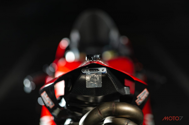Chi tiet Ducati Panigale V4 R suc manh 240 hp cua tay dua Scott Redding - 9