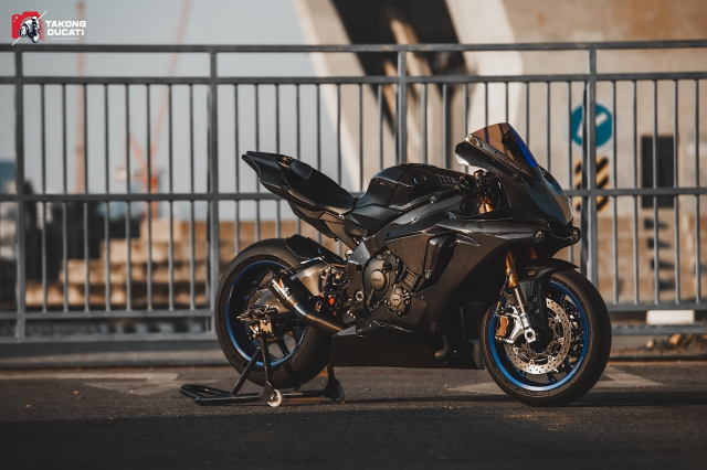 Yamaha R1 do loi cuon voi dien mao full carbon - 9