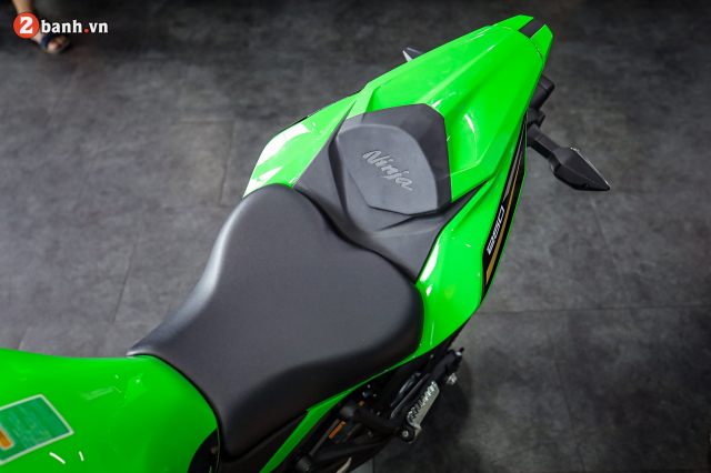 Kawasaki Ninja ZX25R va Yamaha R3 tren ban can thong so - 9