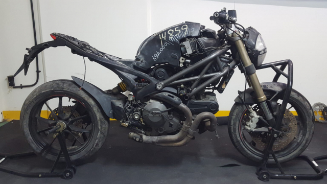 Ducati Monster 1100 EVO lot xac tu dong phe lieu - 4