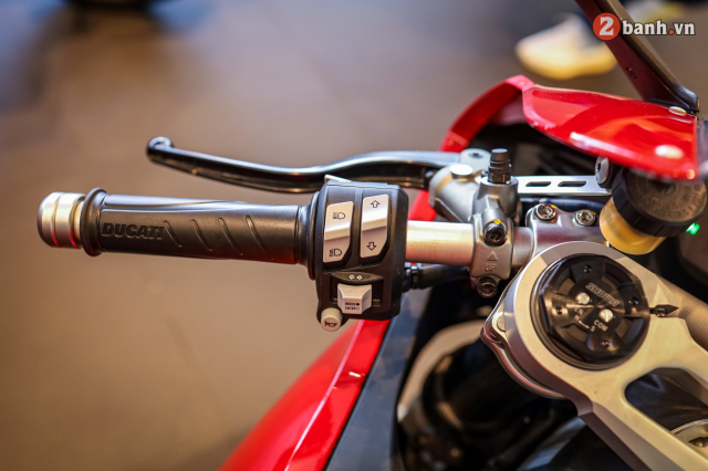 Can canh Ducati Panigale V2 2020 vua ra mat tai Viet Nam - 9