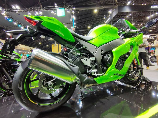 Ducati Panigale V4 R va Kawasaki Ninja ZX10RR 2021 tren ban can thong so - 3