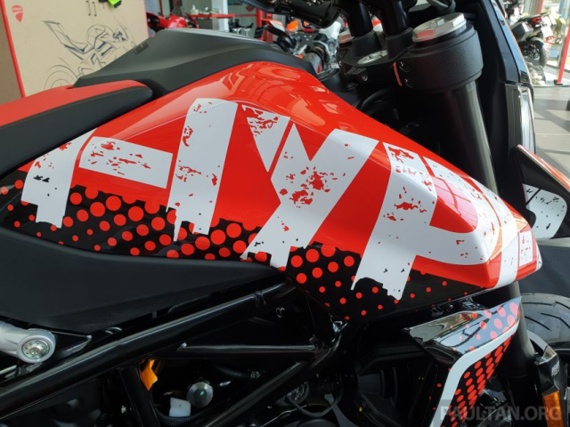 Ducati Hypermotard 950 RVE 2021 ra mat voi gia hon 450 trieu dong - 6