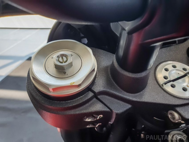 Ducati Hypermotard 950 RVE 2021 ra mat voi gia hon 450 trieu dong - 10
