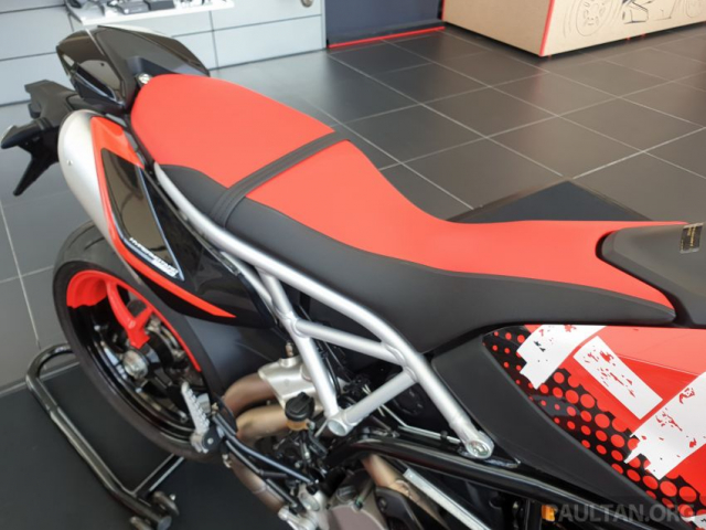 Ducati Hypermotard 950 RVE 2021 ra mat voi gia hon 450 trieu dong - 14