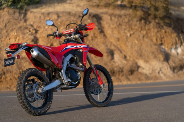 Honda CRF450RL 2021 vua trinh lang voi gia hon 250 trieu dong - 3