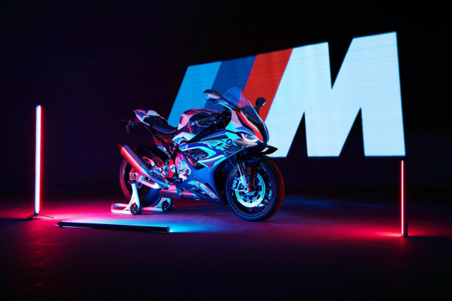 BMW M1000RR duoc tiet lo chuan bi co mat tai Chau A - 10