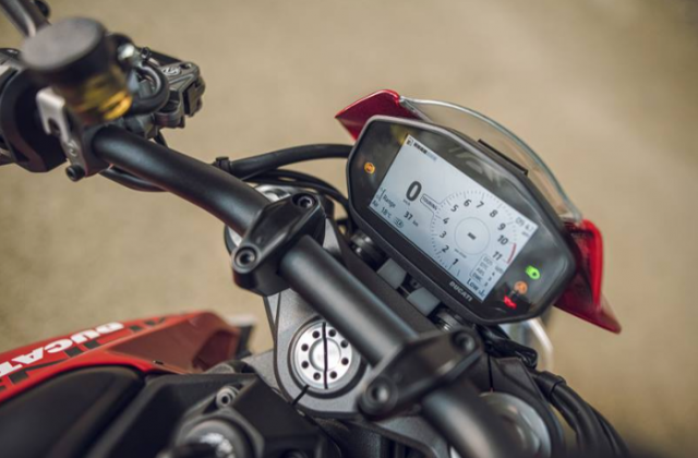 Ducati Monster 2021 va MV Agusta Brutale 800 RR 2021 tren ban can thong so - 12