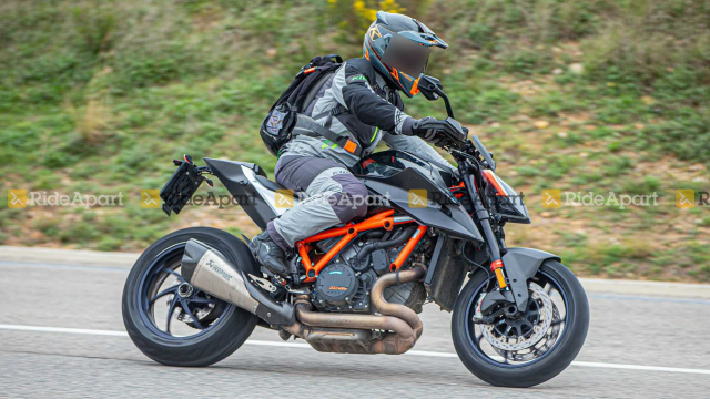 KTM 1290 Super Duke RR phien ban dac biet gioi han lo dien - 5