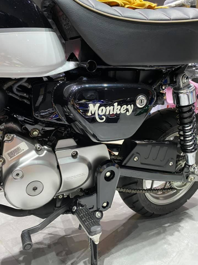 Monkey 2020 1 chu dap thung Chi con dinh banh Mau den hoi hiem - 4