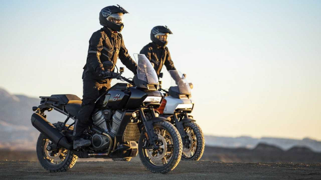 BMW R1250GS va HarleyDavidson Pan America tren ban can thong so - 6