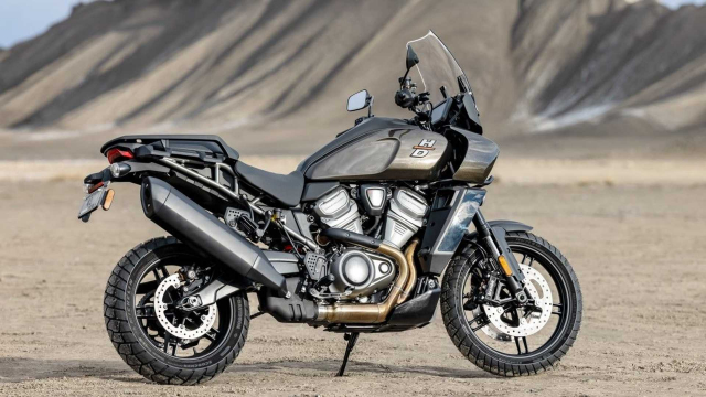 BMW R1250GS va HarleyDavidson Pan America tren ban can thong so - 8