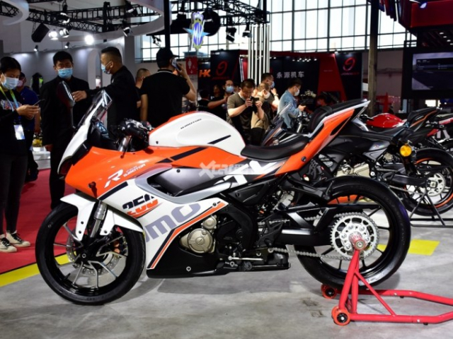 QJMotor R250 2021 Sportbike 250cc trang bi gap don gia cuc re chi tu 70 trieu Dong