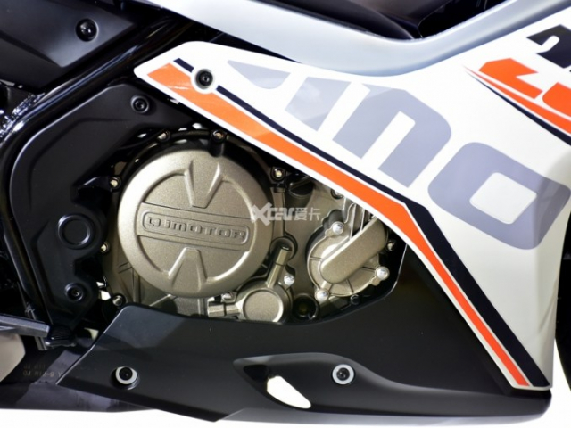 QJMotor R250 2021 Sportbike 250cc trang bi gap don gia cuc re chi tu 70 trieu Dong - 8