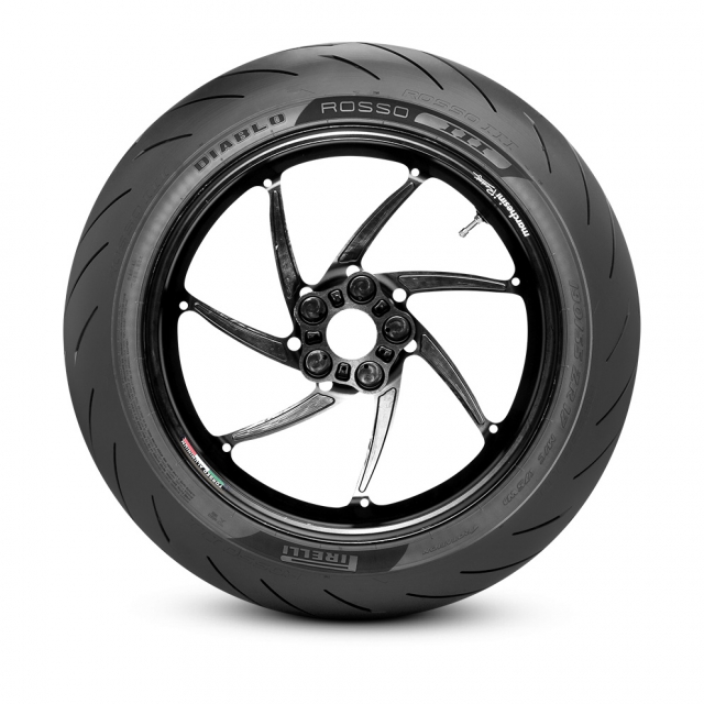 Ra mat lop Pirelli Diablo Rosso IV moi danh cho cac mau Sport Bike duong pho - 3