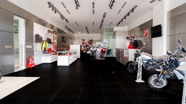 Ducati Viet Nam khai truong showroom moi tai Ha Noi - 5