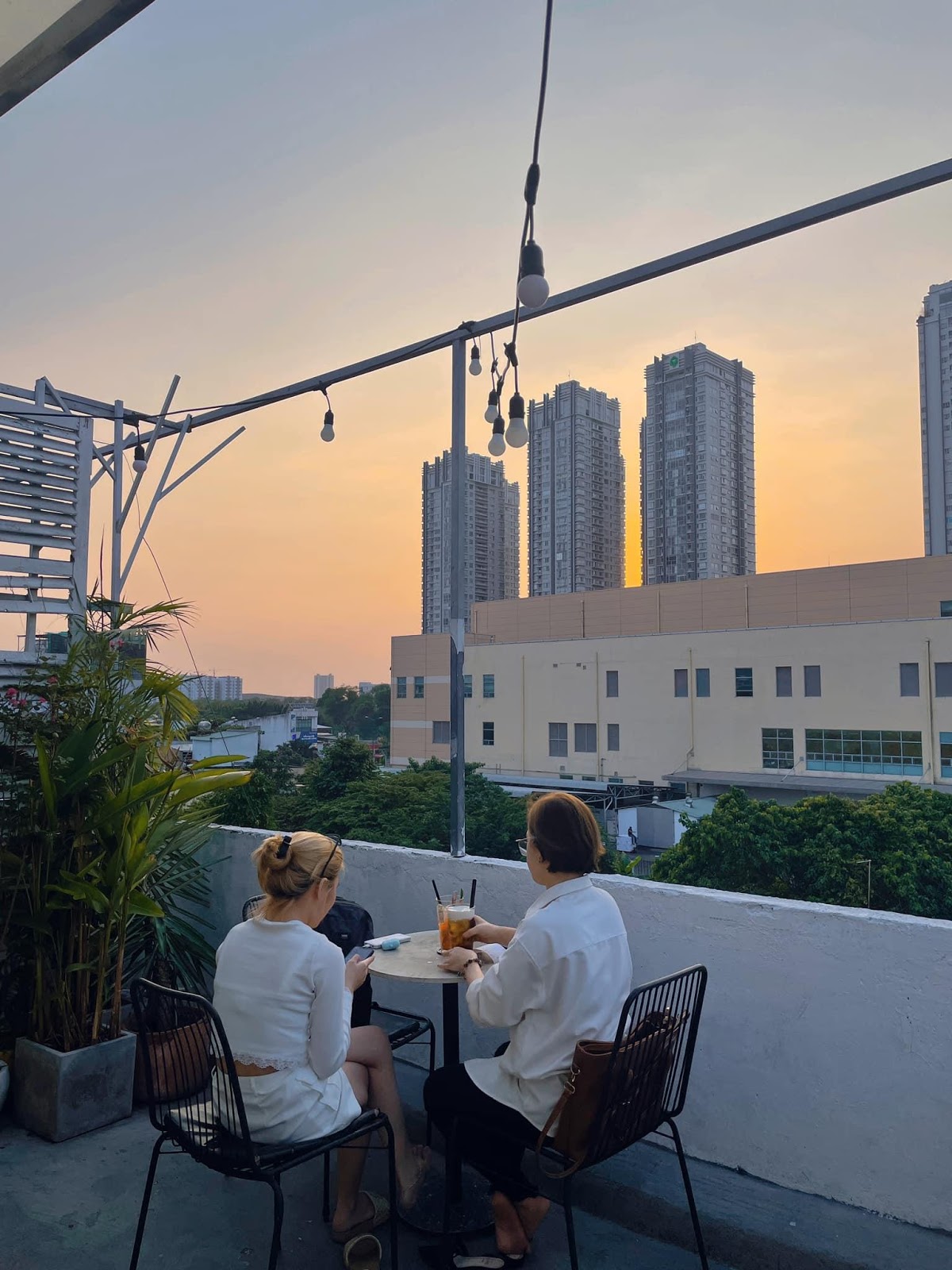 Top 3 quan rooftop o Sai Gon co view check in sieu dep ban khong nen bo lo - 6