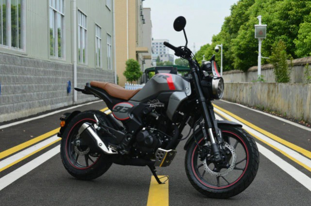 Honda CB190TR trinh lang voi ngoai hinh hap dan - 4