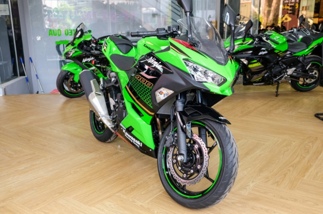 Trieu hoi Kawasaki Z400 Ninja 400 ve loi tang Cam - 3