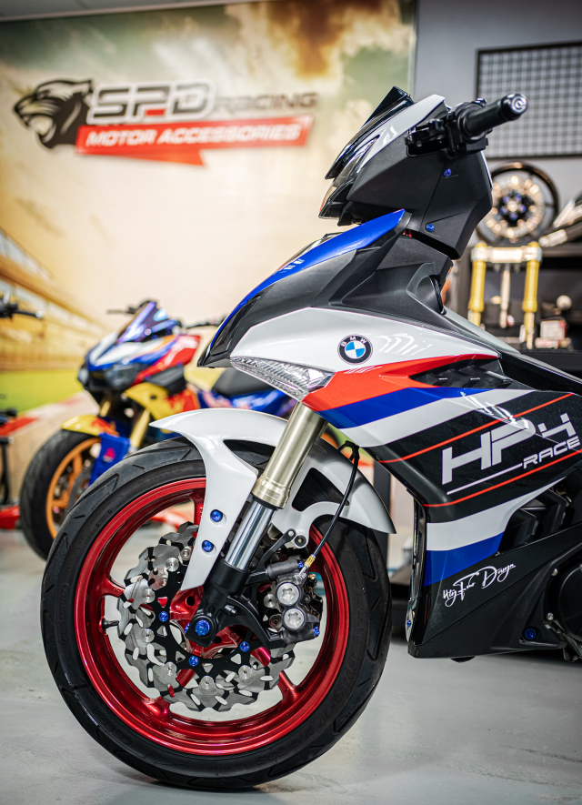 Phien ban Ex 150 do duoc lai tao giua Yamaha R1 va BMW S1000RR - 5